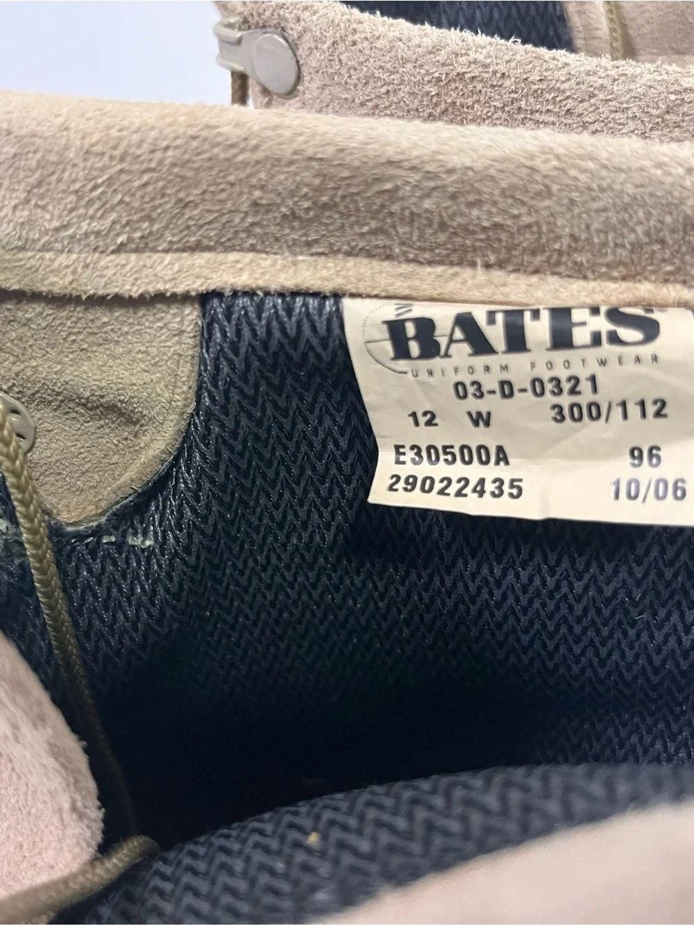 Bates Men’s Tactical Desert Tan Suede Boots 12w clean EUC Vibram sole